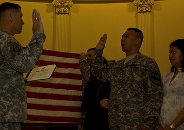 1st Air Cavalry Soldiers re-enlist at Texas capitol