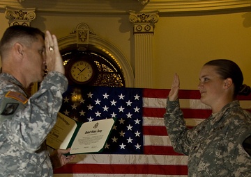1st Air Cavalry Soldiers re-enlist at Texas capitol