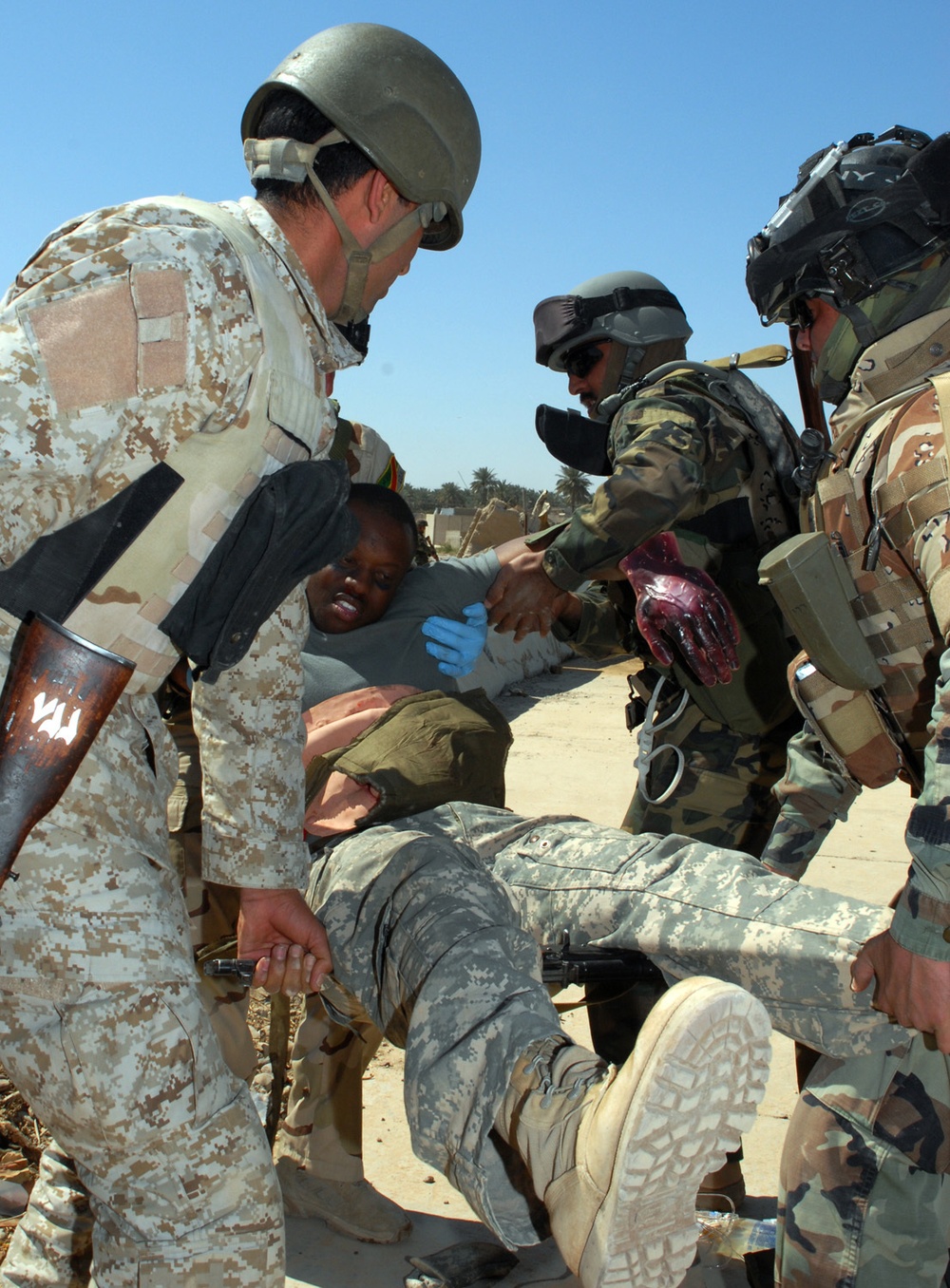 Iraqi army Soldiers learn life-saving skills