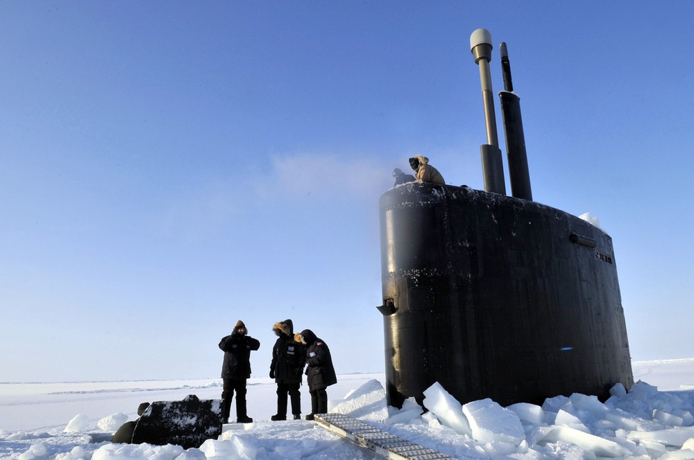 USS Annapolis in Arctic