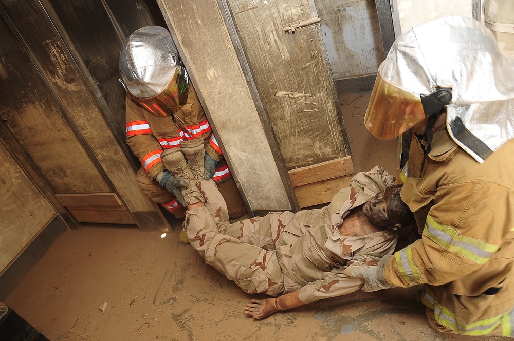 407th Expeditionary Civil Engineer Squadron train Iraqi firefighters