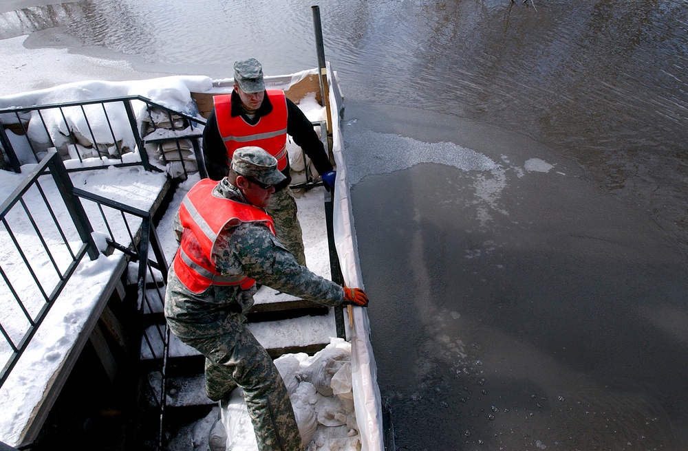 Six states send troops to flood duty in North Dakota