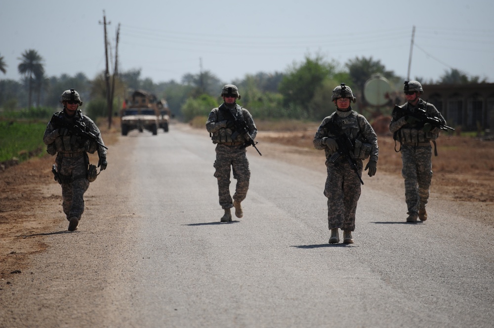 Patrol in Mahmudiyah, Iraq