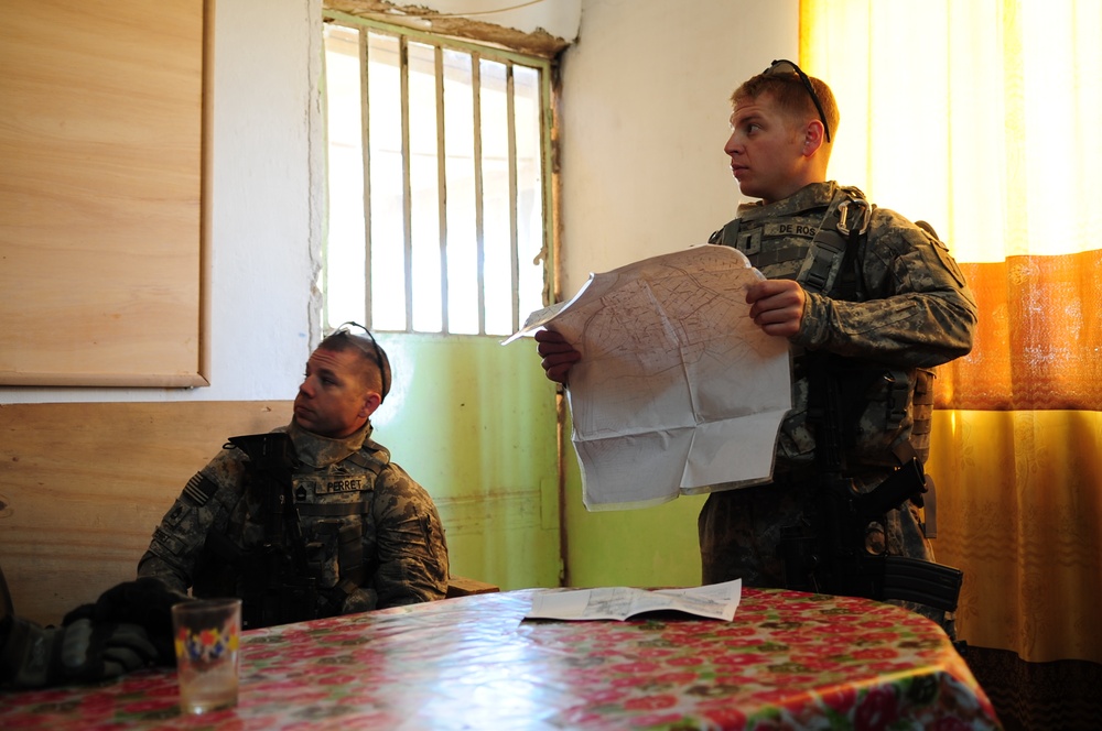 Patrol in Mahmudiyah, Iraq