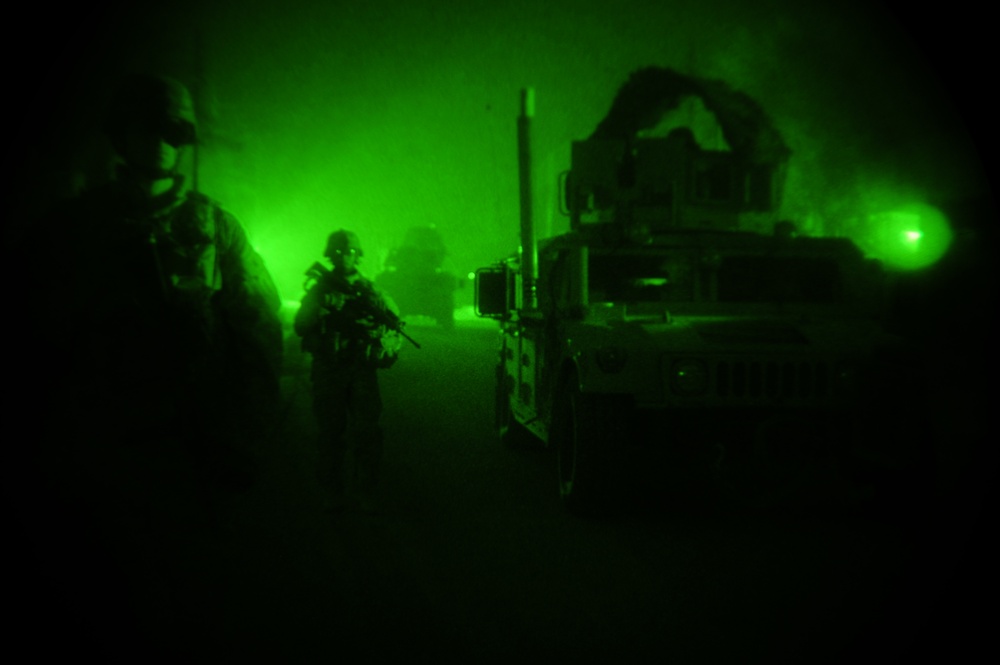 Patrol in Mahmudiyah, Iraq