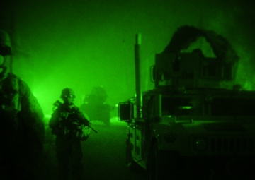 Patrol in Mahmudiyah, Iraq