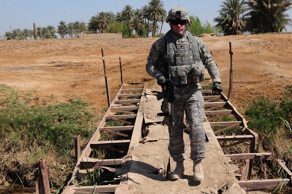 Patrol in Mahmudiyah, Iraq