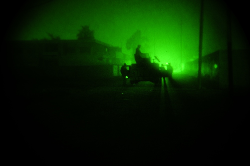 Patrol in Mahmudiyah, Iraq