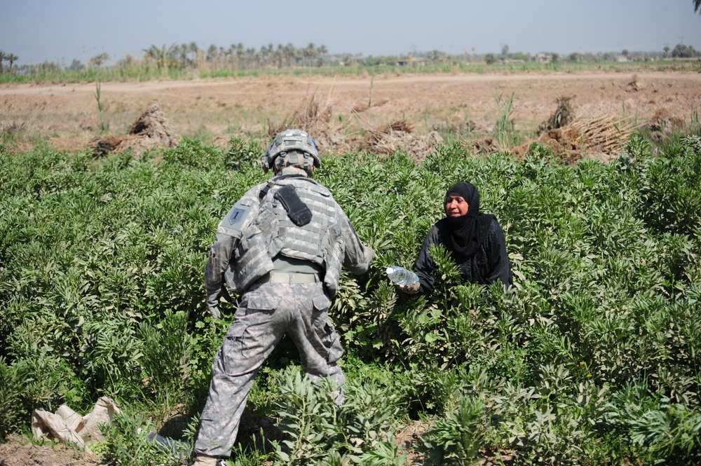 Patrol in Mahmudiyah, Iraq