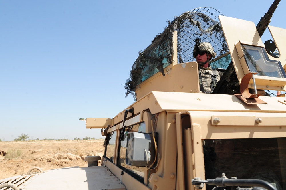 Patrol in Mahmudiyah, Iraq