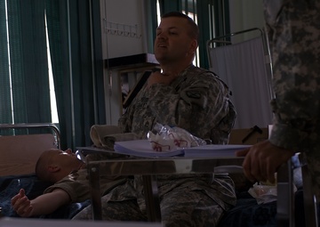 Iraqi Department of Border Enforcement agents learn basic first aid