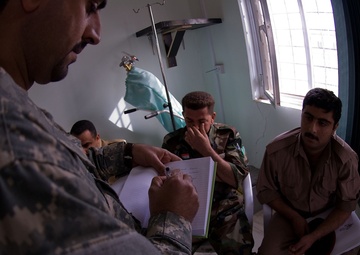 Iraqi Department of Border Enforcement agents learn basic first aid