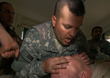 Iraqi Department of Border Enforcement agents learn basic first aid