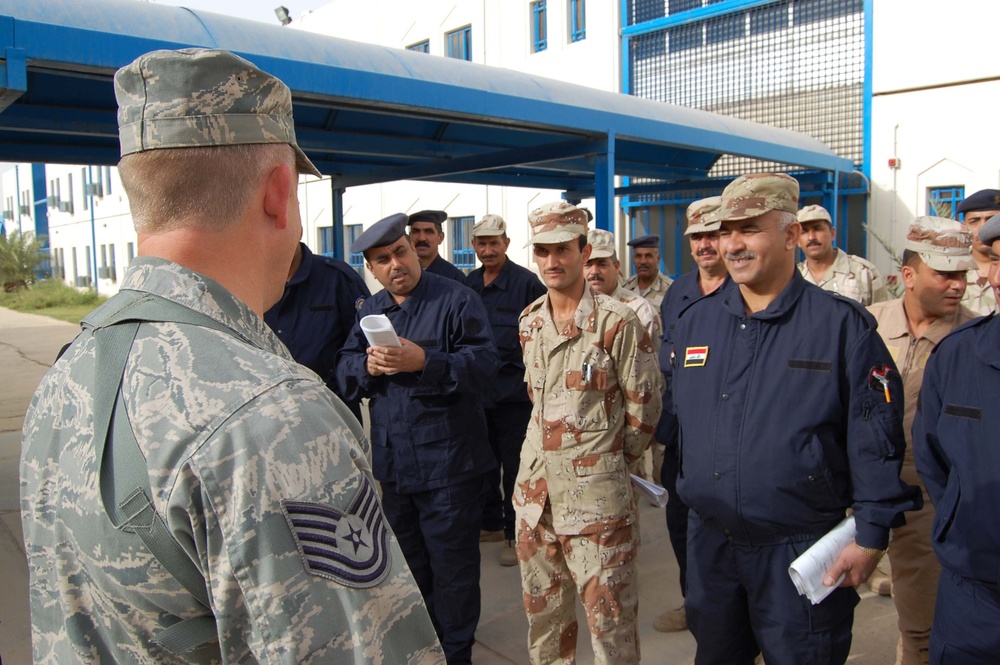 Air Force instructors empower Iraqi warrant officers to lead