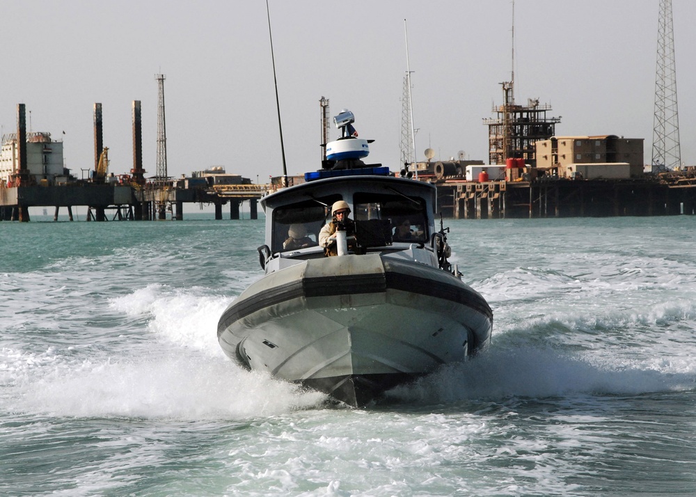 Coast Guard patrols, guards Khawr Al Amaya Oil Platform, Al Basra Oil Terminal