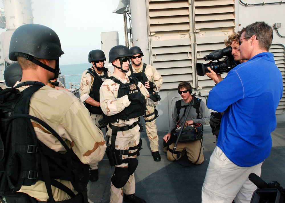 Coast Guard patrols, guards Khawr Al Amaya Oil Platform, Al Basra Oil Terminal