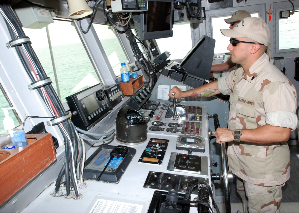 Coast Guard patrols, guards Khawr Al Amaya Oil Platform, Al Basra Oil Terminal