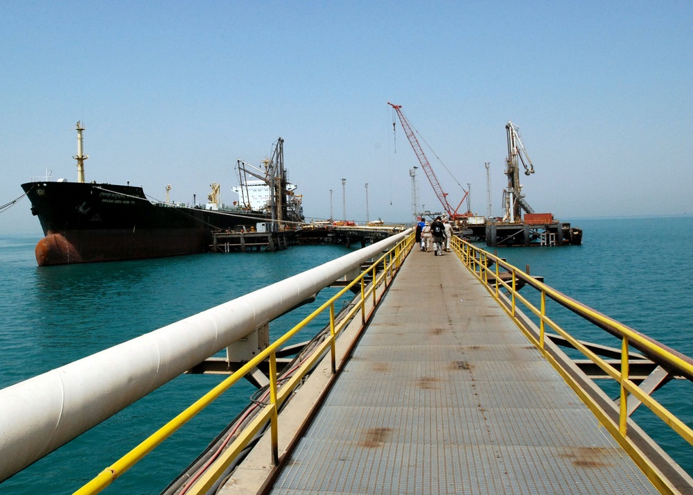 Coast Guard patrols, guards Khawr Al Amaya Oil Platform, Al Basra Oil Terminal