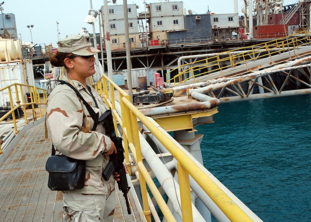 Coast Guard patrols, guards Khawr Al Amaya Oil Platform, Al Basra Oil Terminal