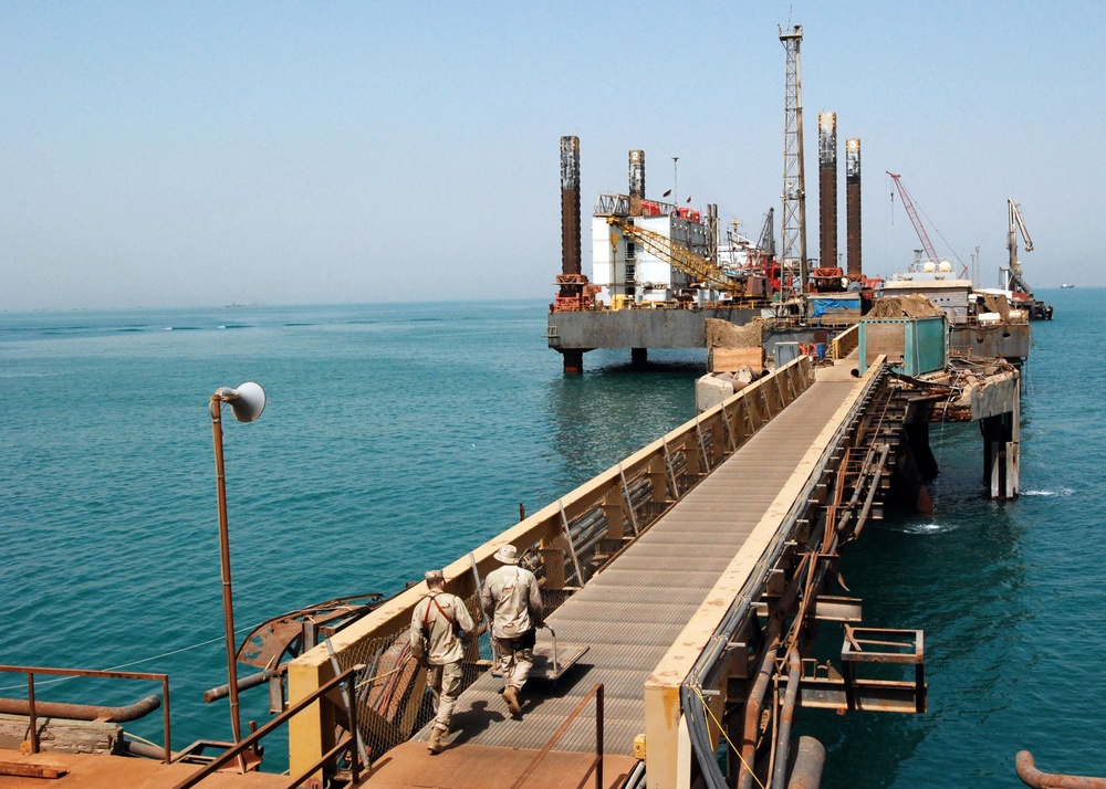 Coast Guard patrols, guards Khawr Al Amaya Oil Platform, Al Basra Oil Terminal