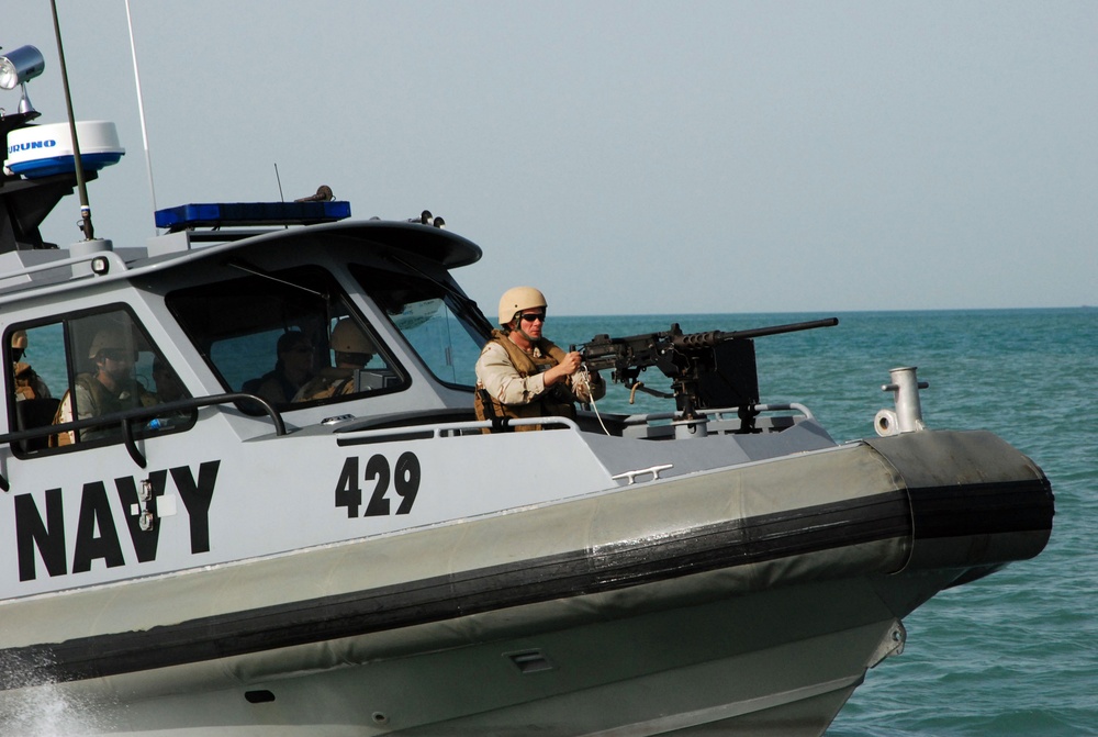 Coast Guard patrols, guards Khawr Al Amaya Oil Platform, Al Basra Oil Terminal