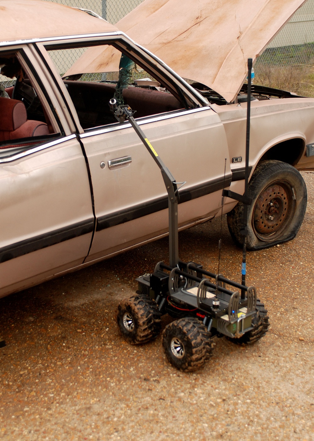 Paratroopers Train on Operating the MARCbot IV