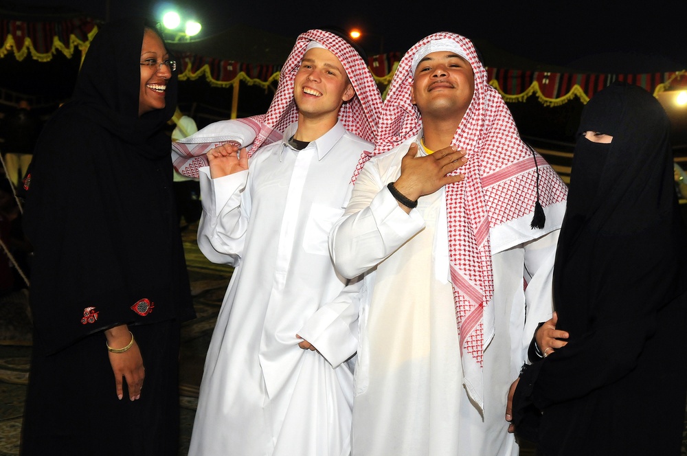 Troops Explore Qatar Traditions During 'Arabian Nights'