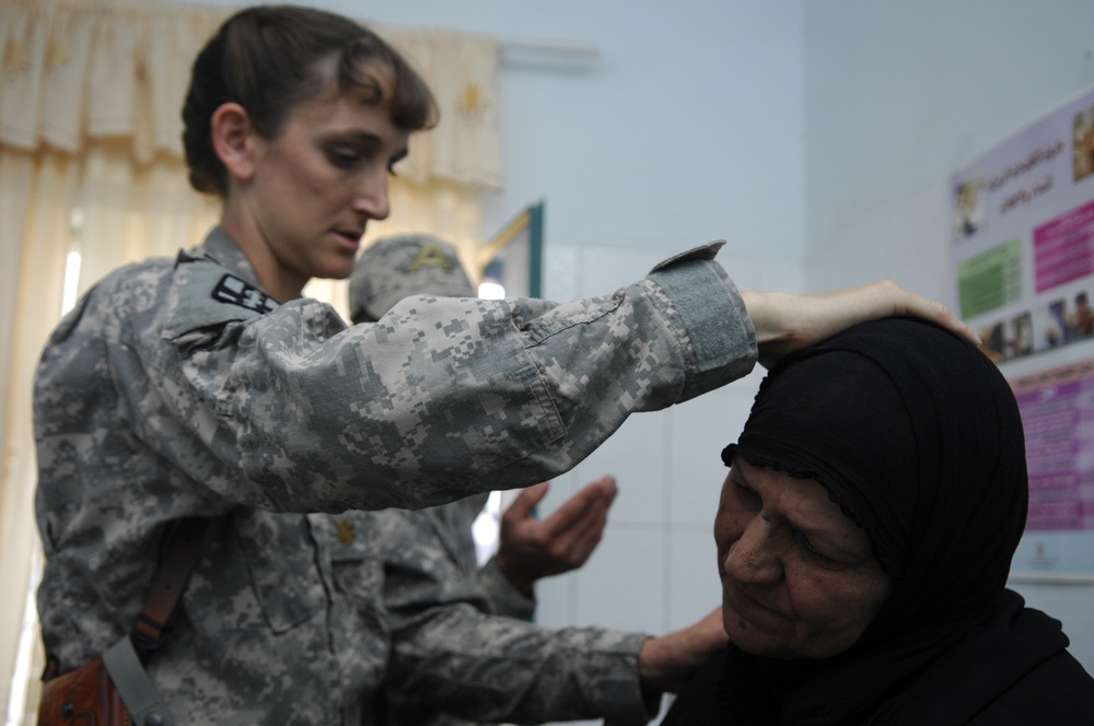 Doc shares tips with Iraqi patients and practitioners