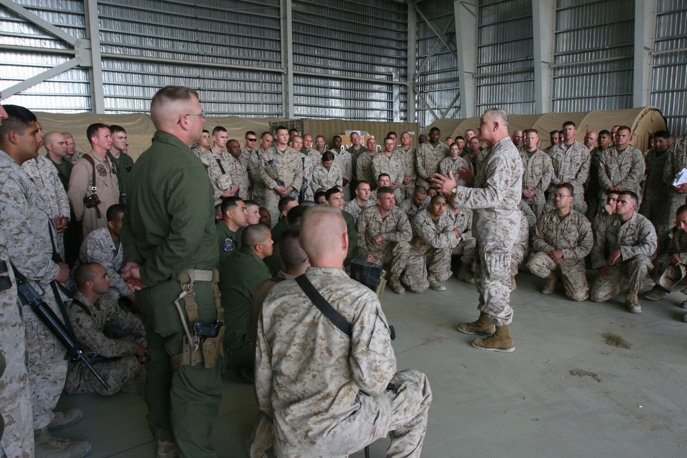 Lt. Gen. Hejlik visits Afghanistan deployed Marines