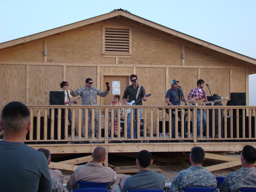 Minnesota band performs in Iraq, entertains Special Operations troops