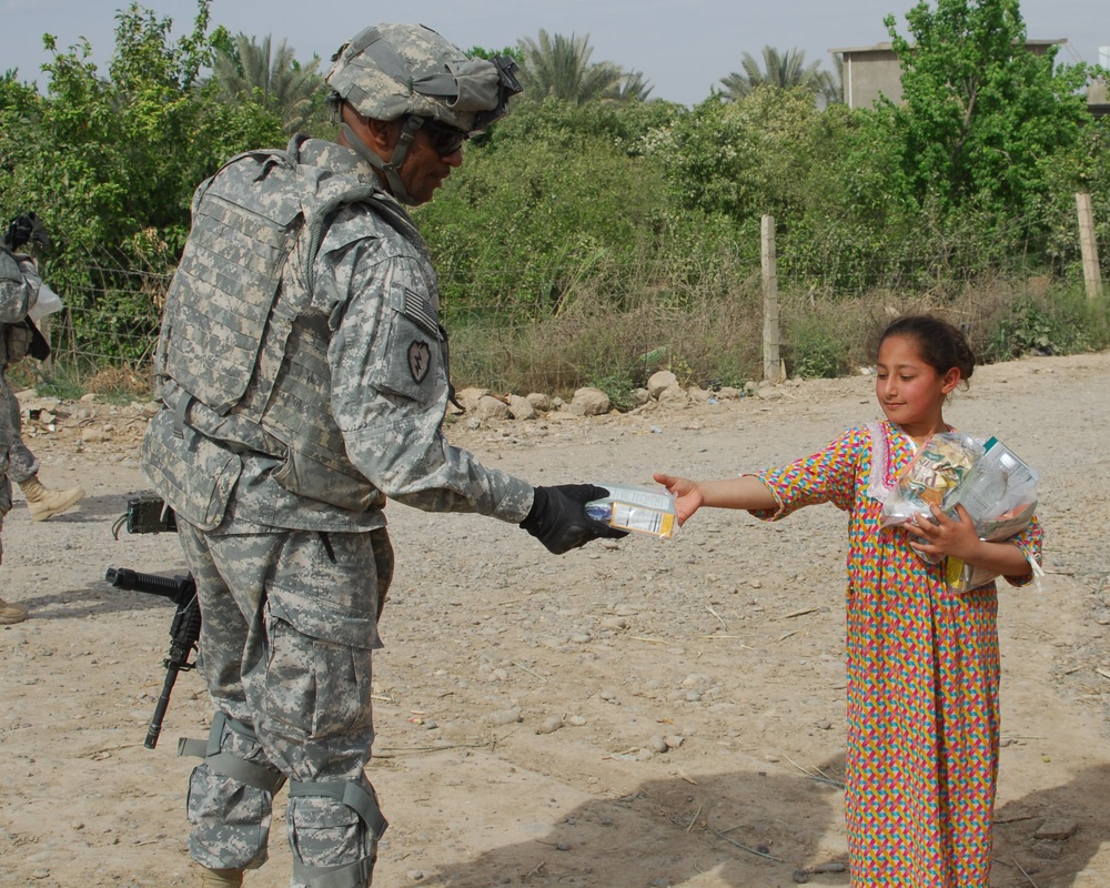 Bara'ia families receive food, water and farming supplies