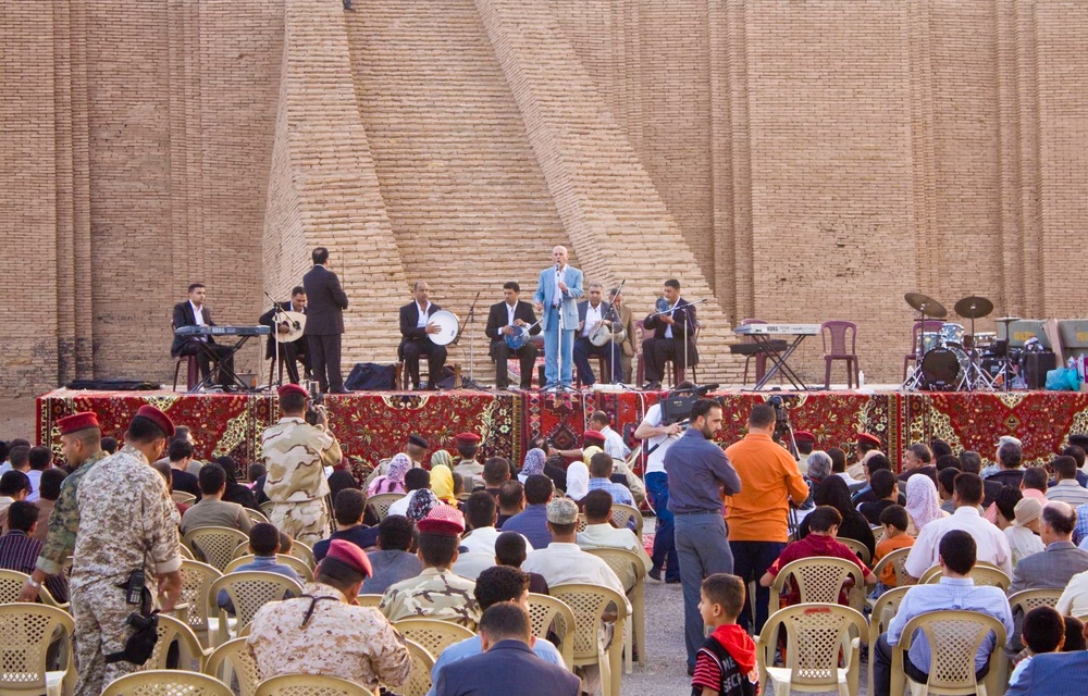 Coalition, Iraqis 'jazz up' Ziggurat