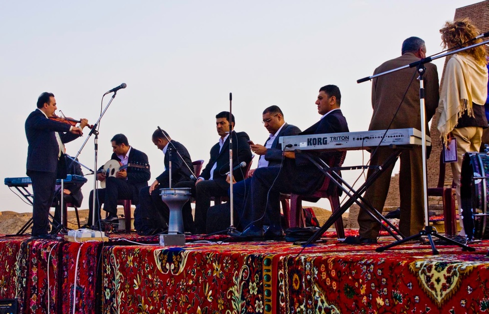 Coalition, Iraqis 'jazz up' Ziggurat