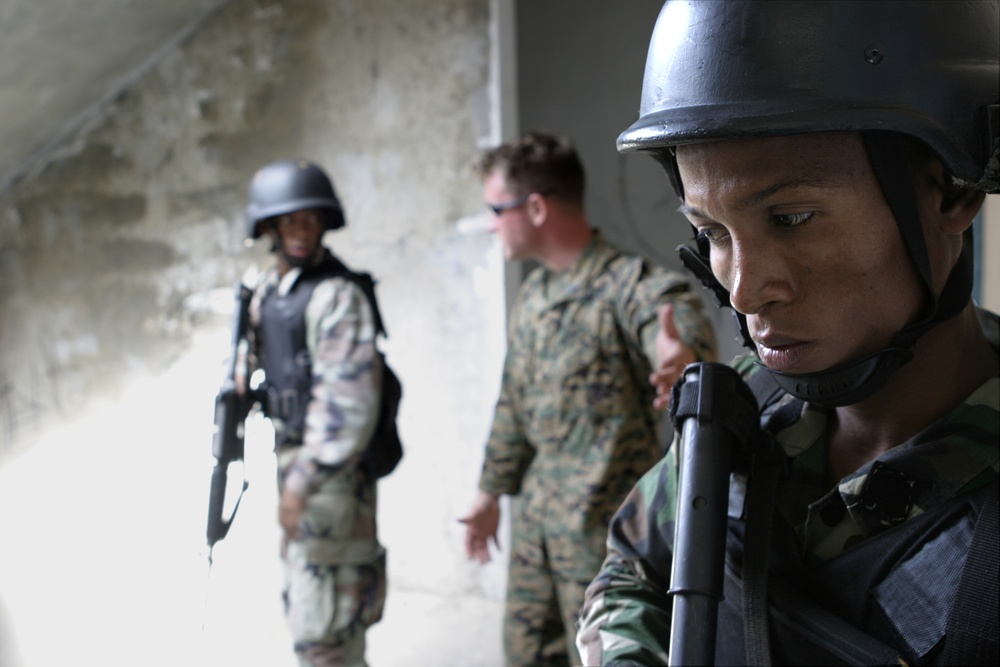 Dominican Republic commandos train with U.S. Marines, improve regional security