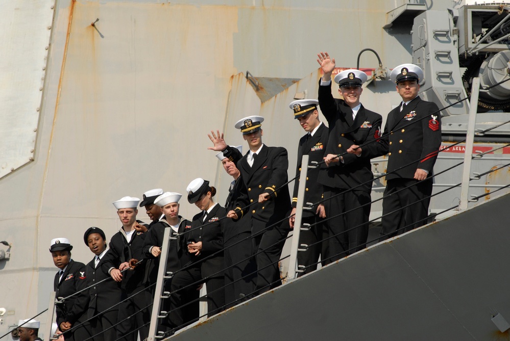 USS Mahan homecoming