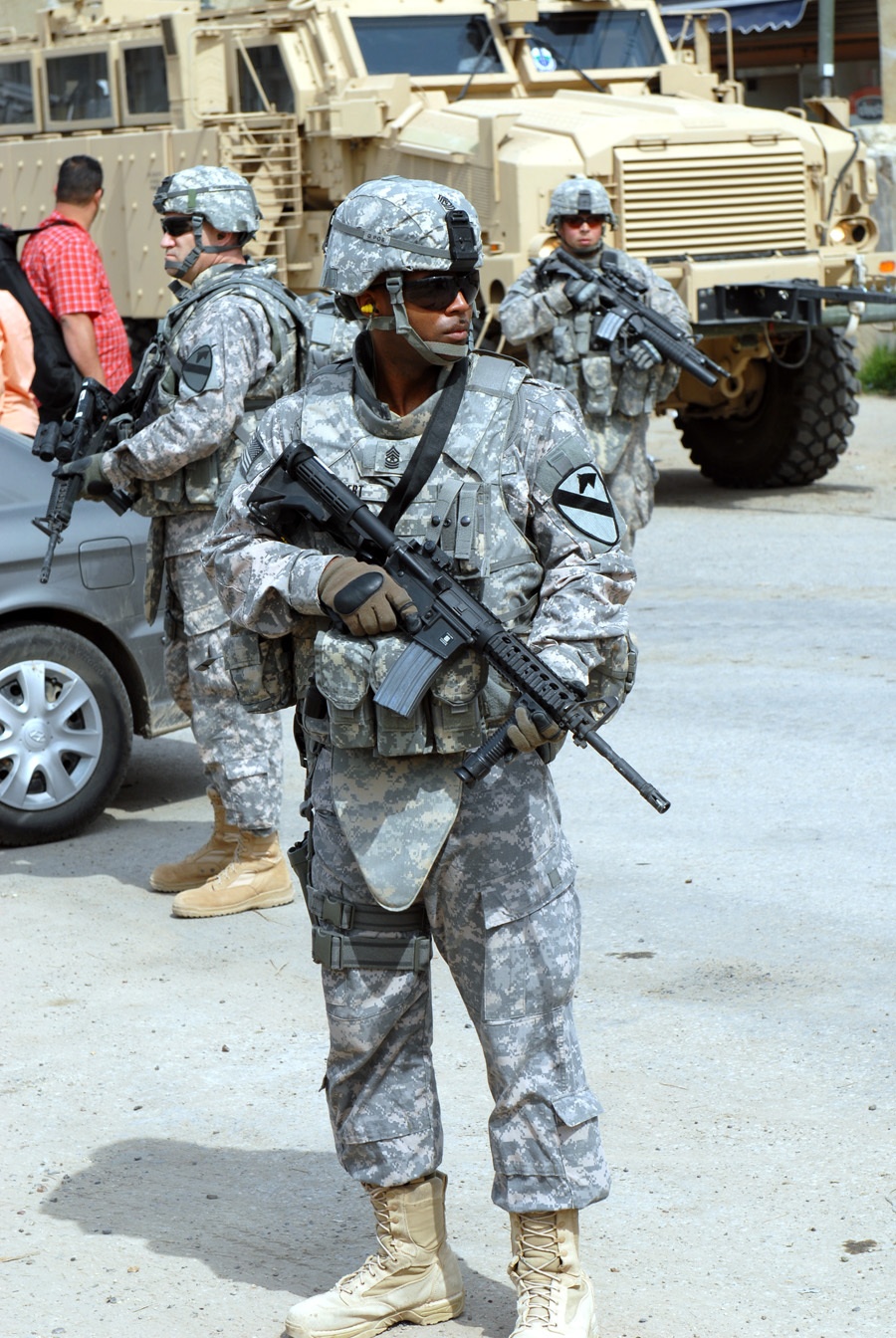 In a safer Iraq, Daggers keep guard