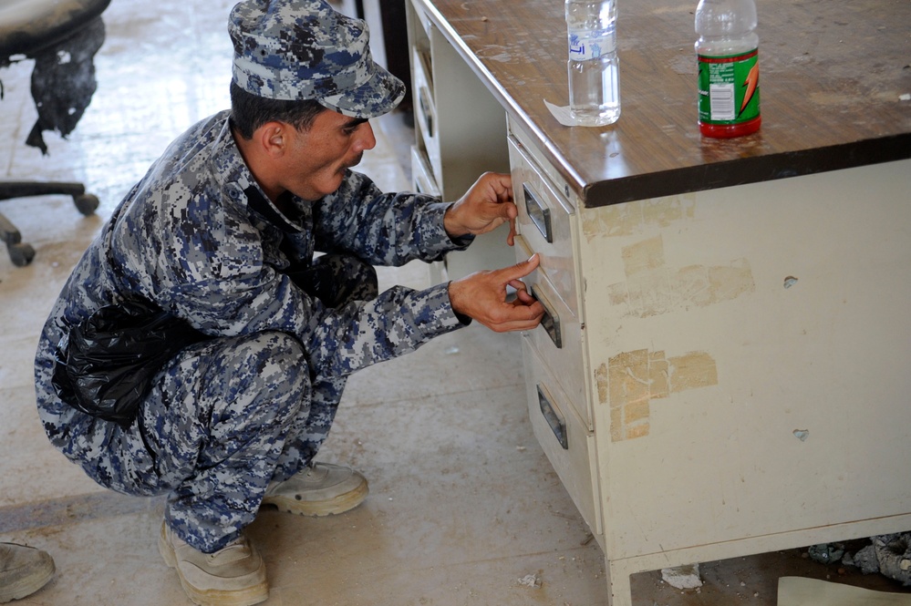 Iraqi police training in Basra