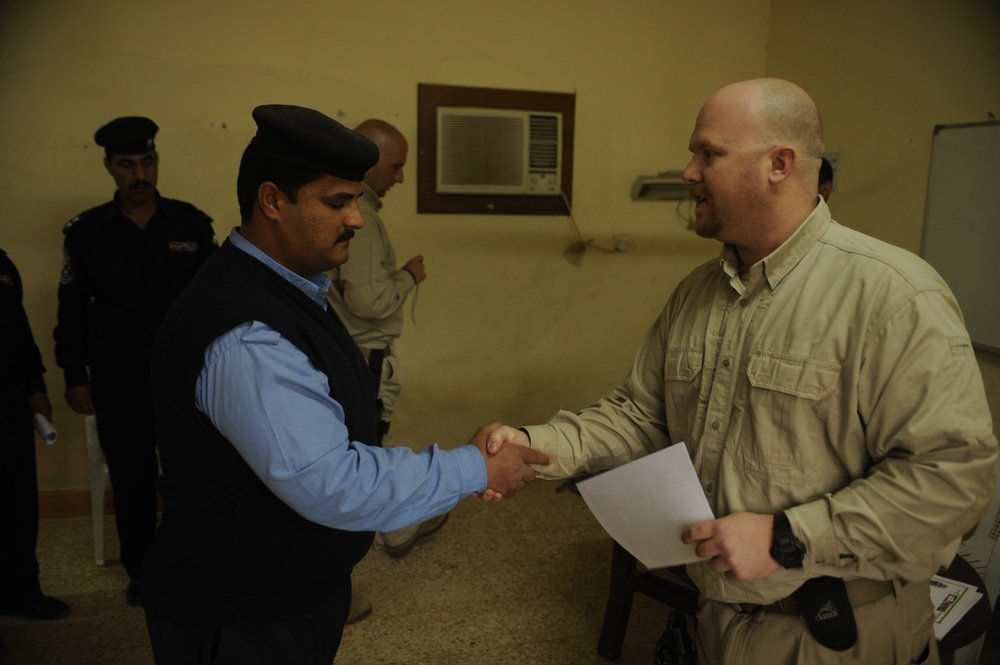 Iraqi police complete death investigations class