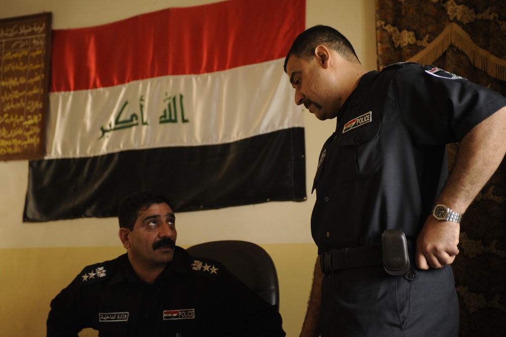 U.S. Soldiers visit Iraqi police stations