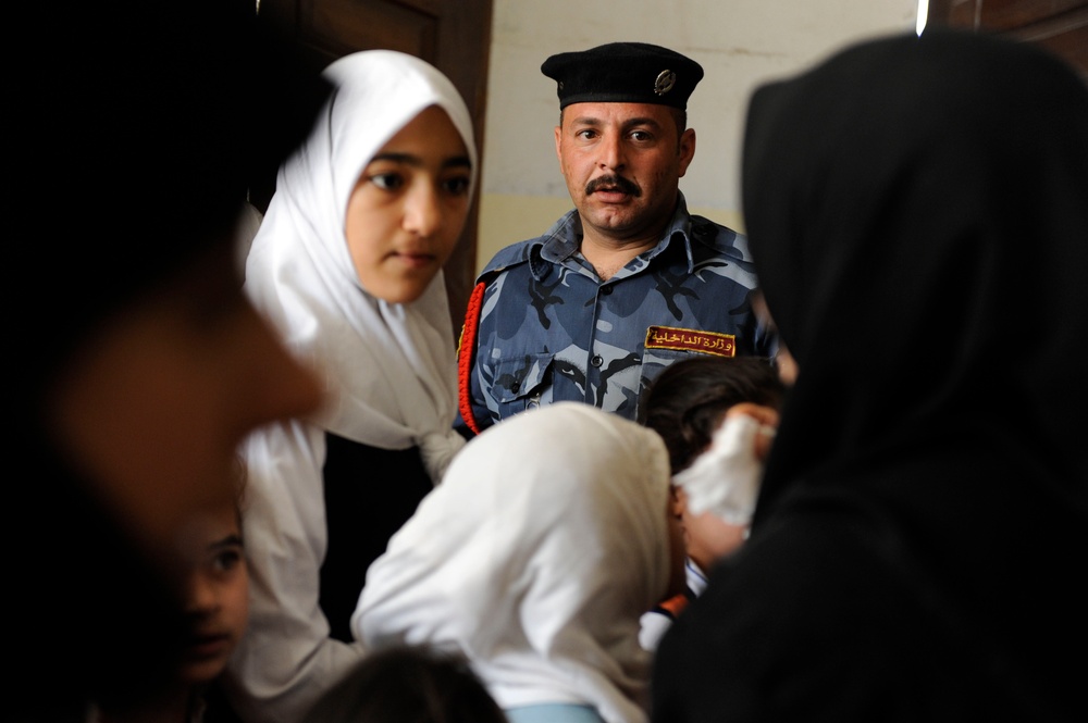 School supply handout in Basra