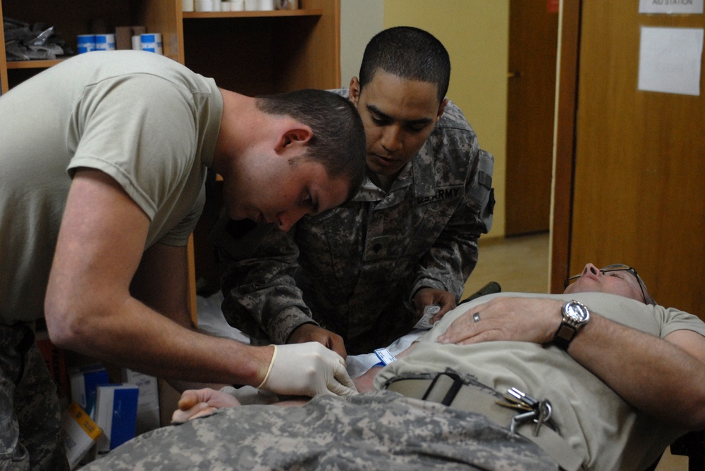 Grenade awareness, first aid training in Abu Ghraib