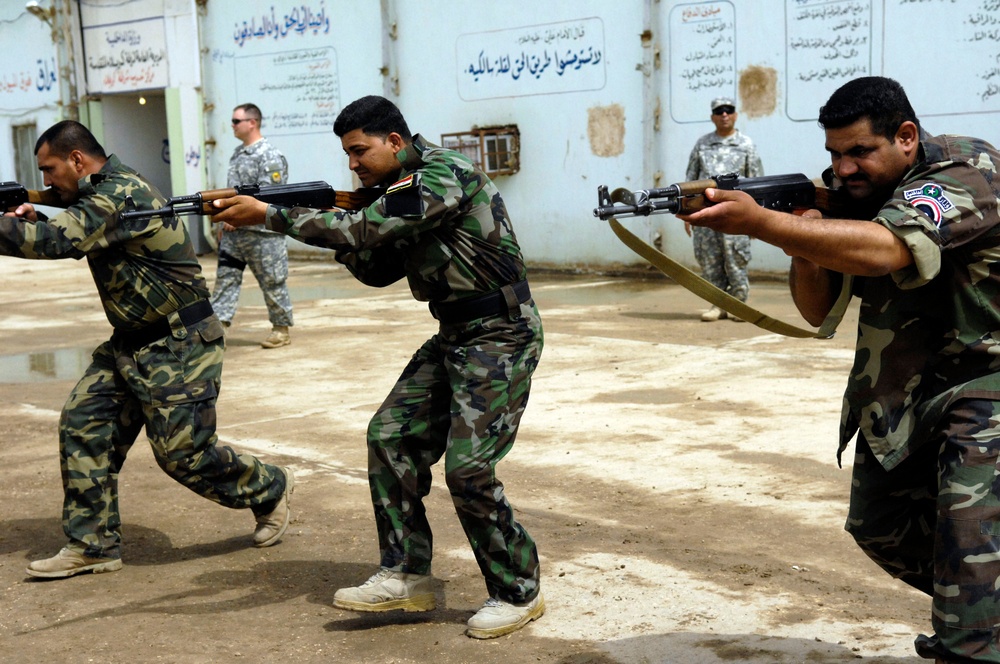 Gen. Odierno visit and Iraq police training in Karbala