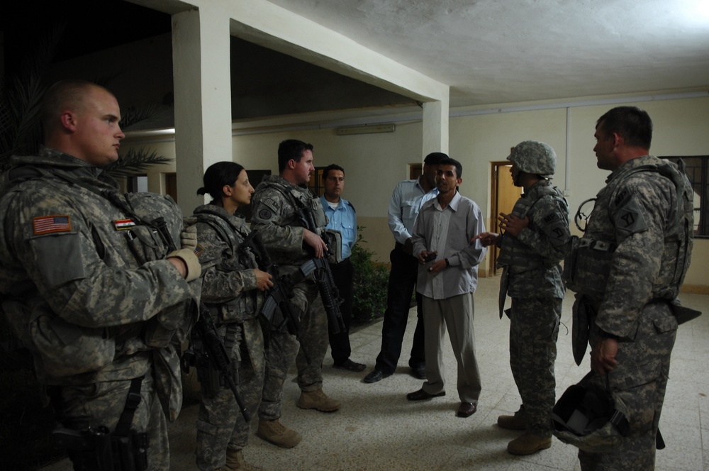 Iraqi police station visit in Al Akahrar