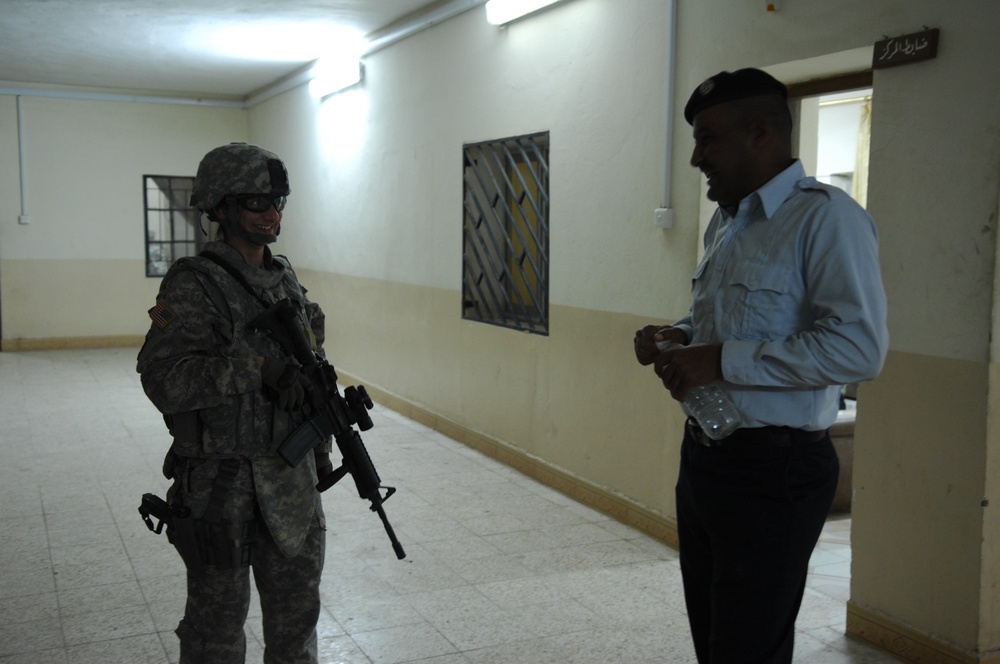 Iraqi police station visit in Al Akahrar