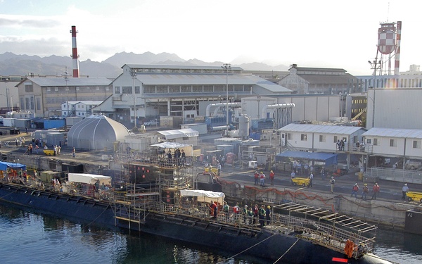 USS La Jolla Arrives at Pearl Harbor