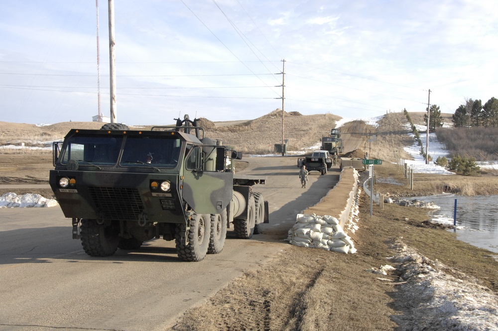 North Dakota National Guard Soldiers help with flooding in Burlington