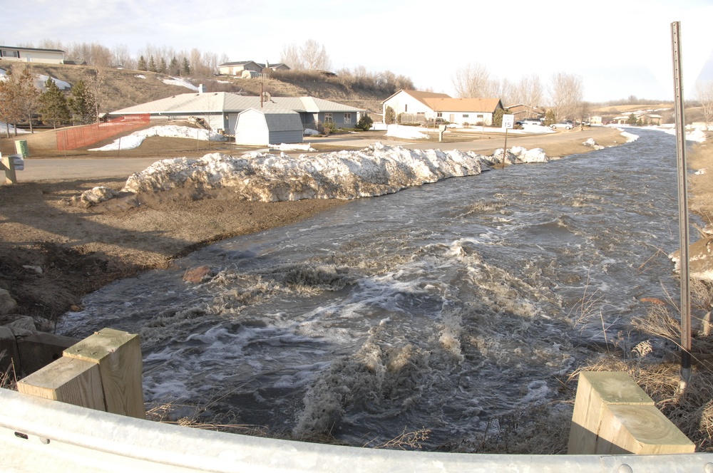 North Dakota National Guard Soldiers help with flooding in Burlington