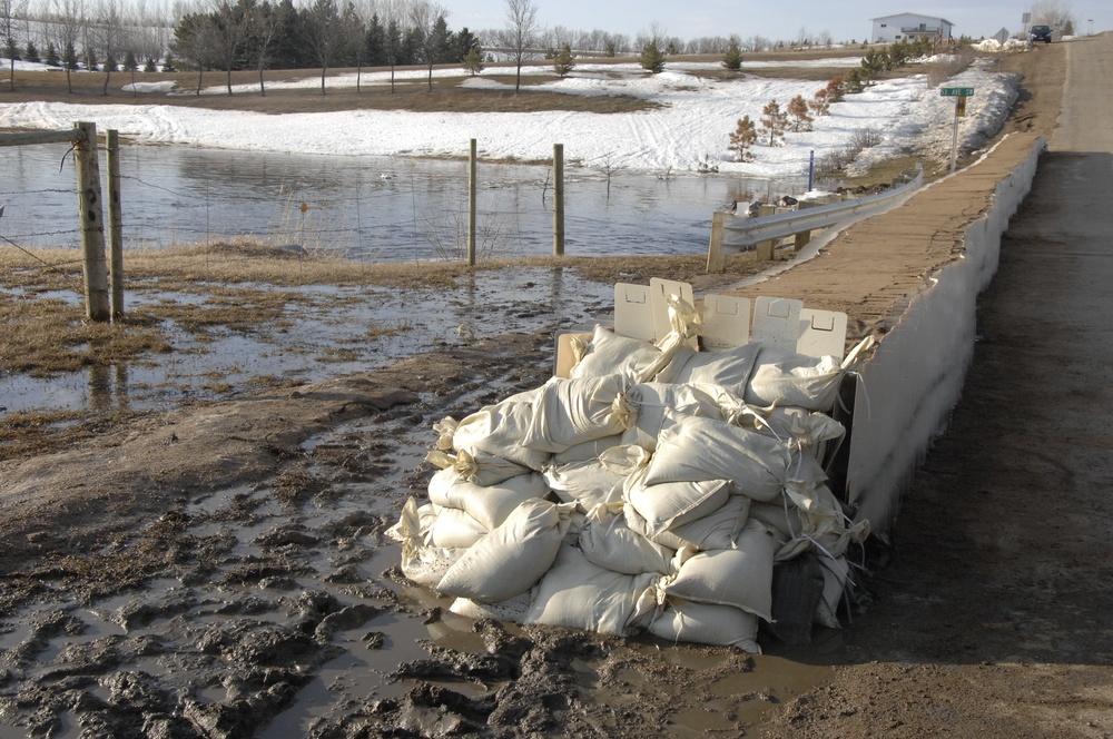 North Dakota National Guard Soldiers help with flooding in Burlington