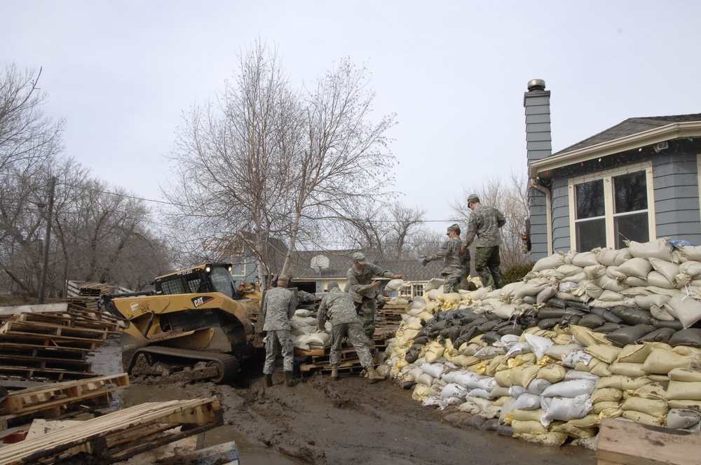 North Dakota National Guard Soldiers sandbag the Olson house