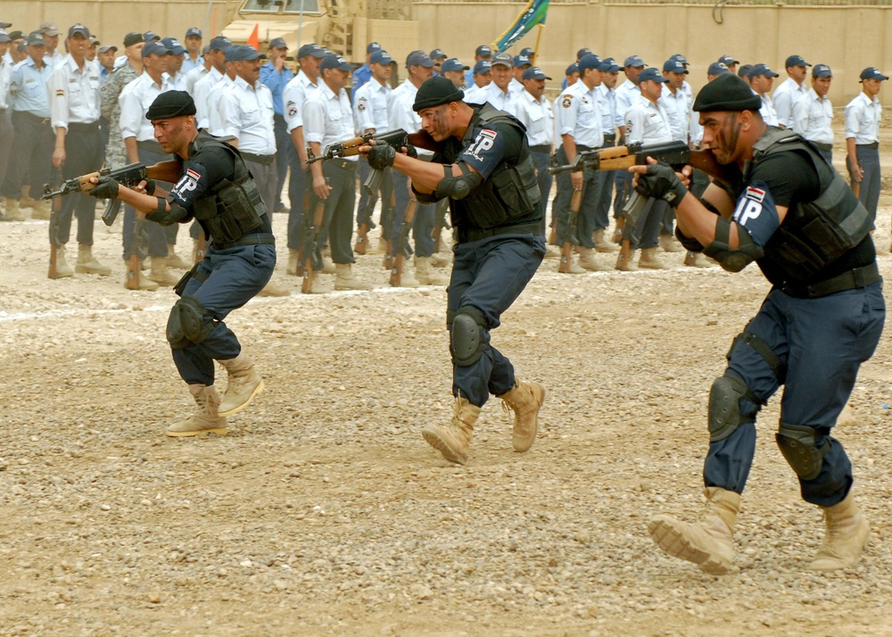 Iraqi Police recruits graduate at Al Furat